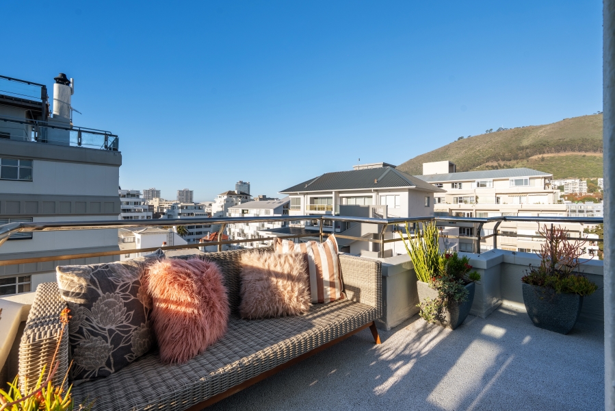 2 Bedroom Property for Sale in Sea Point Western Cape